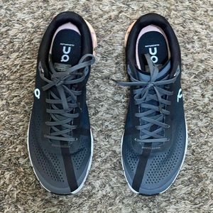 OnCloud Flow Women’s Shoes.  Size 8.5